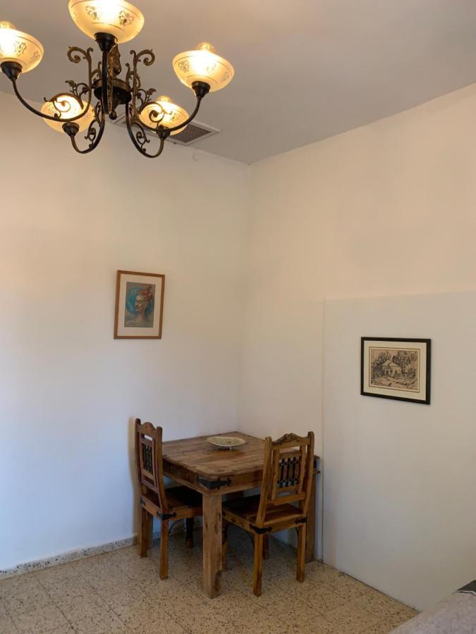 בית האבן העתיק מ-1885 עם מגונית פרטית בחצר Rosh Pinna Exteriör bild