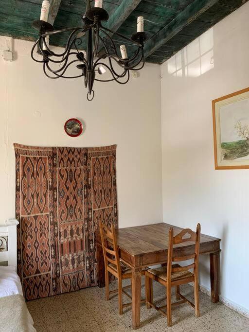 בית האבן העתיק מ-1885 עם מגונית פרטית בחצר Rosh Pinna Exteriör bild
