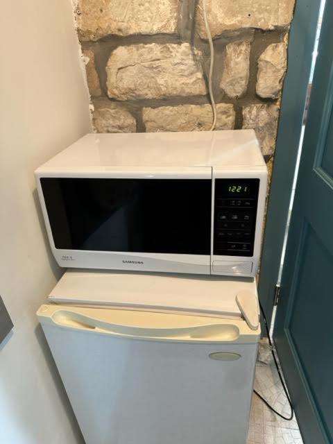 בית האבן העתיק מ-1885 עם מגונית פרטית בחצר Rosh Pinna Exteriör bild